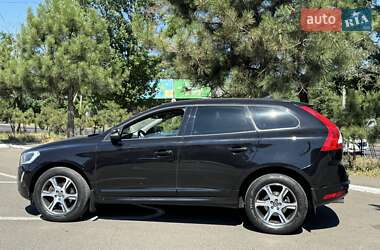 Внедорожник / Кроссовер Volvo XC60 2017 в 