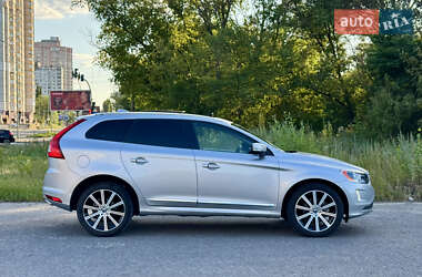 Внедорожник / Кроссовер Volvo XC60 2015 в 