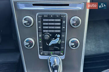 Внедорожник / Кроссовер Volvo XC60 2015 в 
