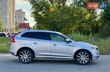 Внедорожник / Кроссовер Volvo XC60 2015 в 