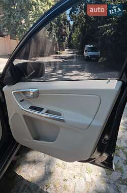Внедорожник / Кроссовер Volvo XC60 2012 в 