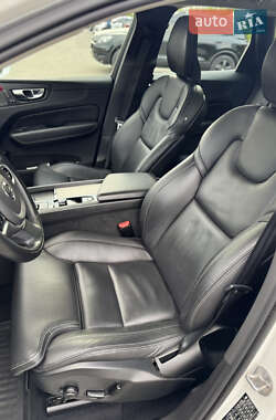 Позашляховик / Кросовер Volvo XC60 2022 в 