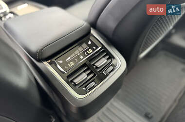 Позашляховик / Кросовер Volvo XC60 2022 в 
