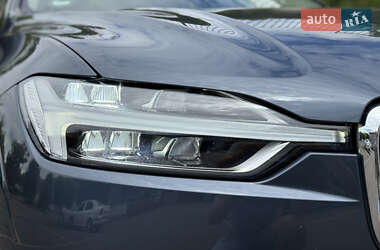 Внедорожник / Кроссовер Volvo XC60 2019 в 