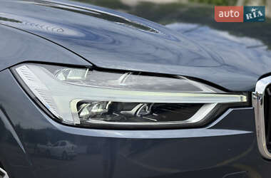 Внедорожник / Кроссовер Volvo XC60 2019 в 