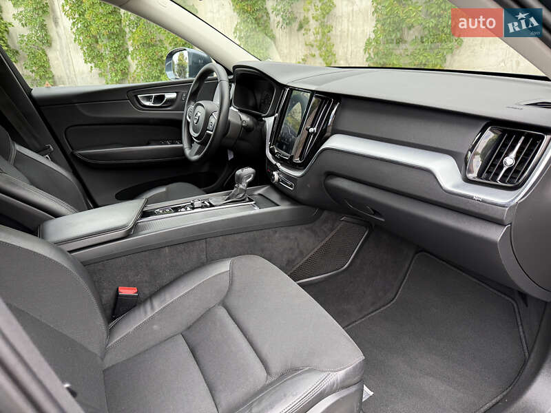 Внедорожник / Кроссовер Volvo XC60 2019 в Ровно