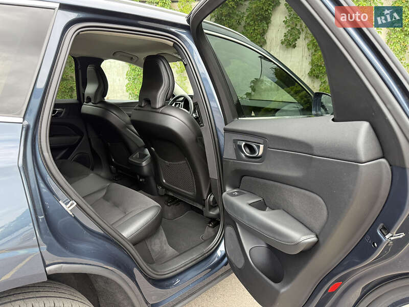 Внедорожник / Кроссовер Volvo XC60 2019 в Ровно
