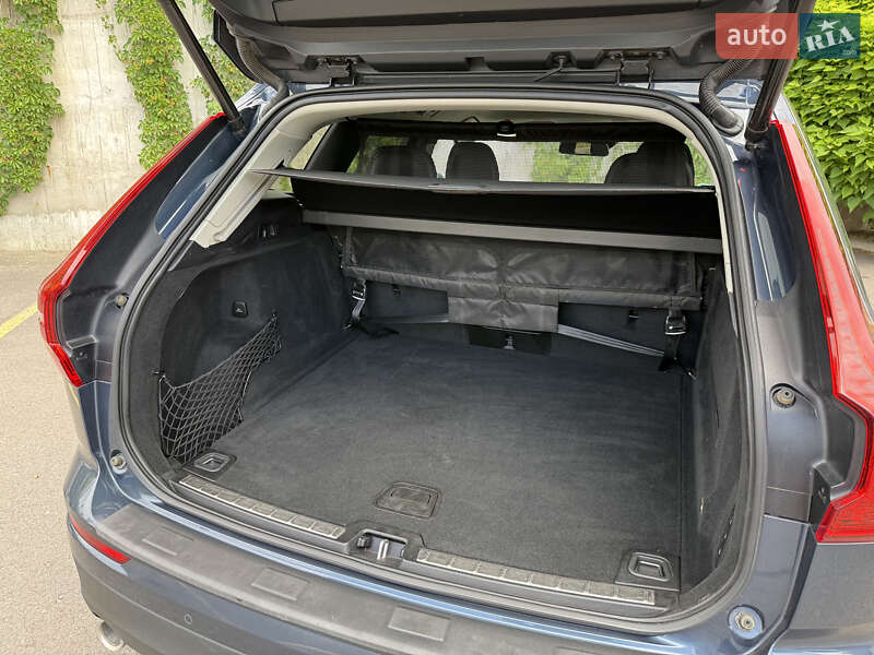 Внедорожник / Кроссовер Volvo XC60 2019 в Ровно