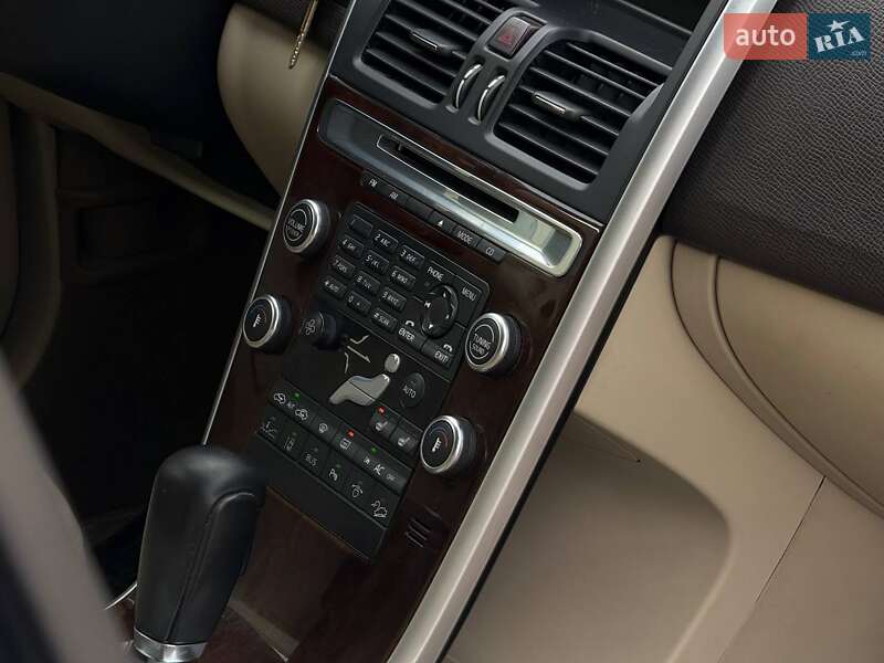 Внедорожник / Кроссовер Volvo XC60 2009 в Черновцах