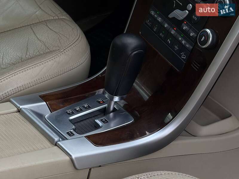 Внедорожник / Кроссовер Volvo XC60 2009 в Черновцах