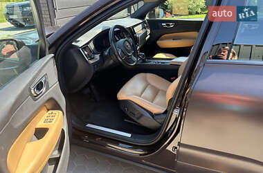 Внедорожник / Кроссовер Volvo XC60 2019 в 