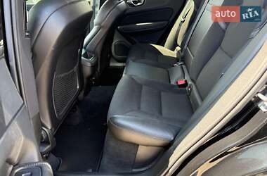Позашляховик / Кросовер Volvo XC60 2019 в 