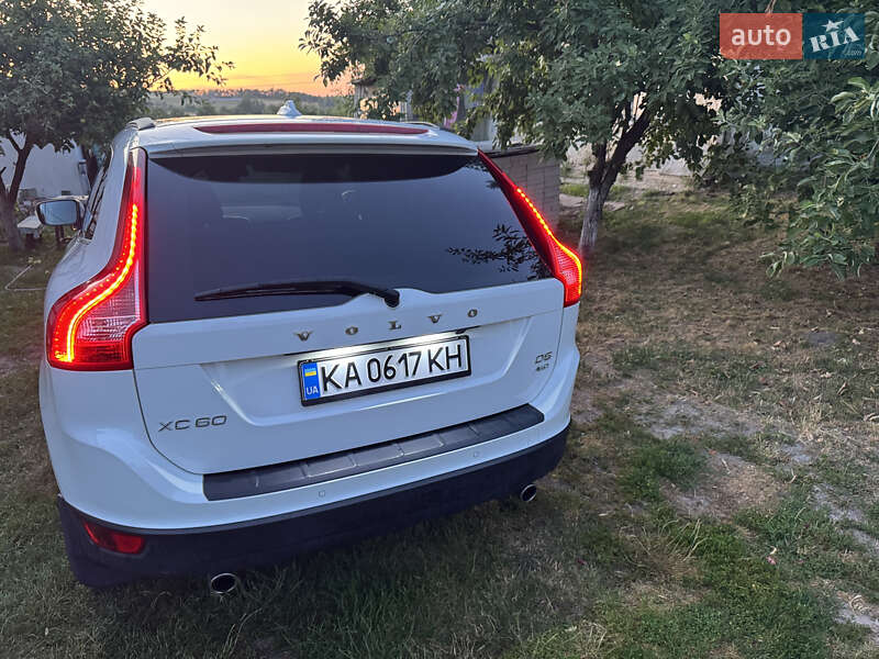Внедорожник / Кроссовер Volvo XC60 2011 в Киеве