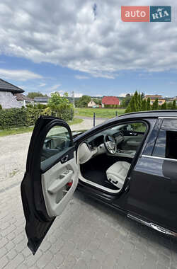 Внедорожник / Кроссовер Volvo XC60 2021 в 