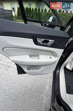 Внедорожник / Кроссовер Volvo XC60 2021 в 