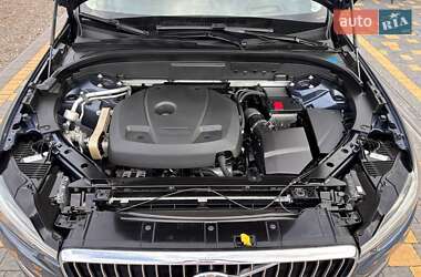 Внедорожник / Кроссовер Volvo XC60 2021 в 