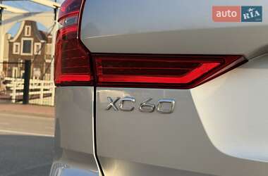 Внедорожник / Кроссовер Volvo XC60 2020 в 