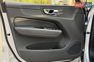 Внедорожник / Кроссовер Volvo XC60 2020 в 