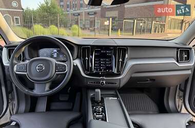Внедорожник / Кроссовер Volvo XC60 2020 в 