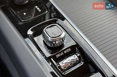 Внедорожник / Кроссовер Volvo XC60 2020 в 