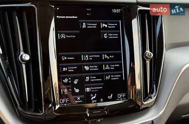 Внедорожник / Кроссовер Volvo XC60 2020 в 