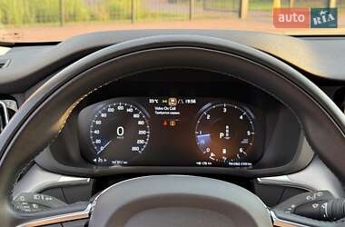 Внедорожник / Кроссовер Volvo XC60 2020 в 