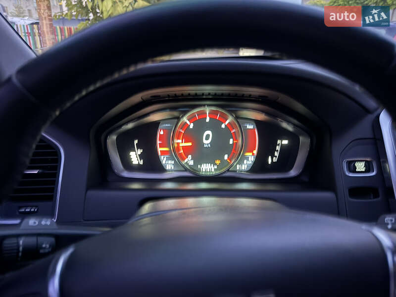 Внедорожник / Кроссовер Volvo XC60 2016 в 