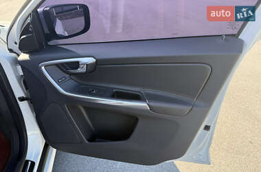 Внедорожник / Кроссовер Volvo XC60 2016 в 