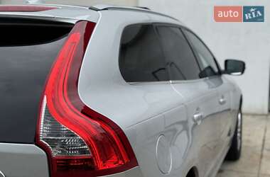 Внедорожник / Кроссовер Volvo XC60 2015 в 
