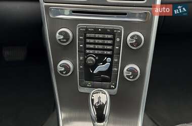 Внедорожник / Кроссовер Volvo XC60 2015 в 