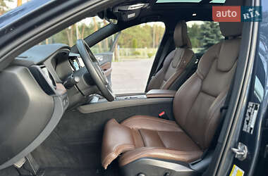 Внедорожник / Кроссовер Volvo XC60 2021 в 