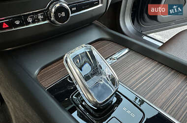Внедорожник / Кроссовер Volvo XC60 2021 в 