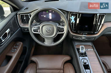 Внедорожник / Кроссовер Volvo XC60 2021 в 