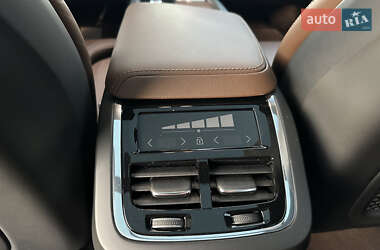 Внедорожник / Кроссовер Volvo XC60 2021 в 