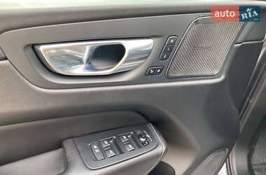 Внедорожник / Кроссовер Volvo XC60 2019 в 
