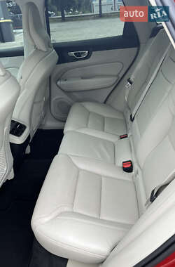 Внедорожник / Кроссовер Volvo XC60 2020 в 