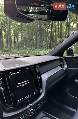 Внедорожник / Кроссовер Volvo XC60 2021 в 