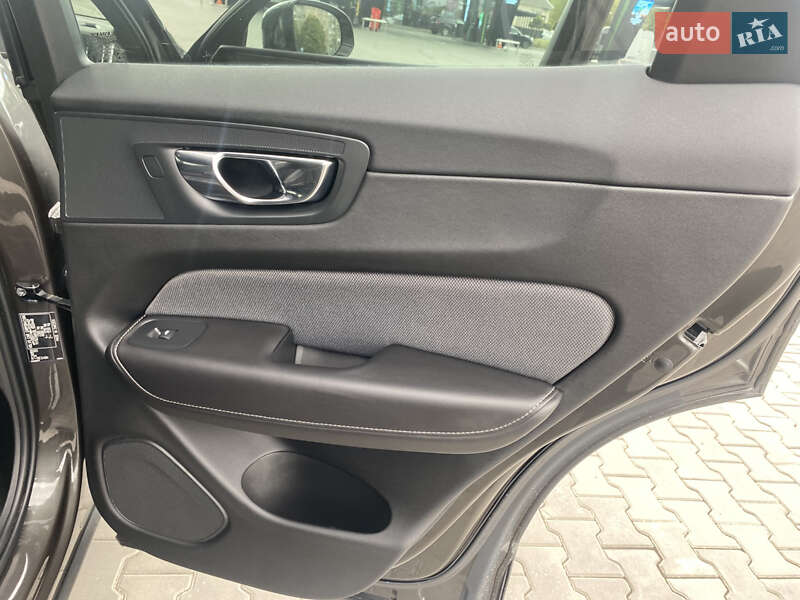 Внедорожник / Кроссовер Volvo XC60 2020 в Луцке