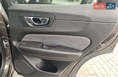 Внедорожник / Кроссовер Volvo XC60 2020 в 