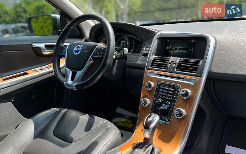 Позашляховик / Кросовер Volvo XC60 2017 в Львові