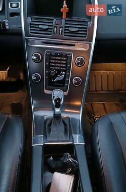 Внедорожник / Кроссовер Volvo XC60 2014 в 