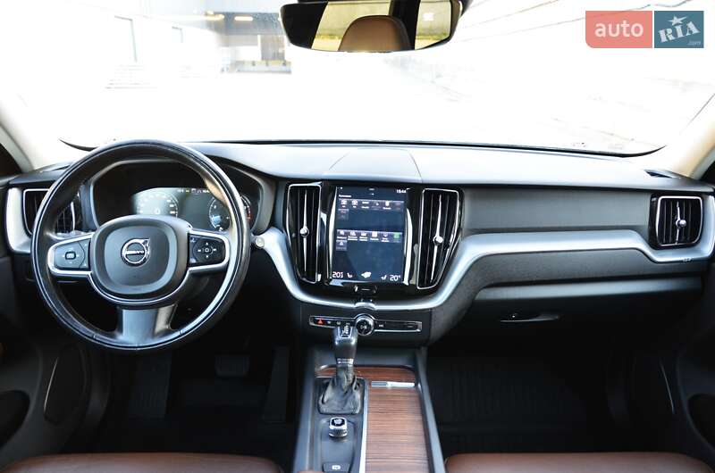 Внедорожник / Кроссовер Volvo XC60 2018 в Киеве фото 27 Внедорожник / Кроссовер Volvo XC60 2018 в Киеве