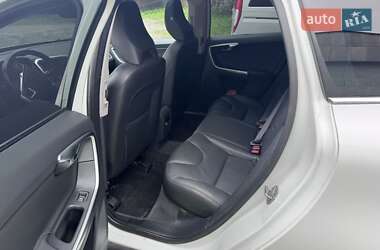 Внедорожник / Кроссовер Volvo XC60 2017 в 