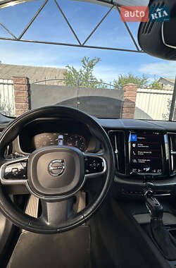 Внедорожник / Кроссовер Volvo XC60 2017 в 