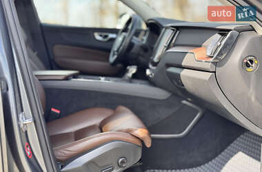 Внедорожник / Кроссовер Volvo XC60 2017 в 