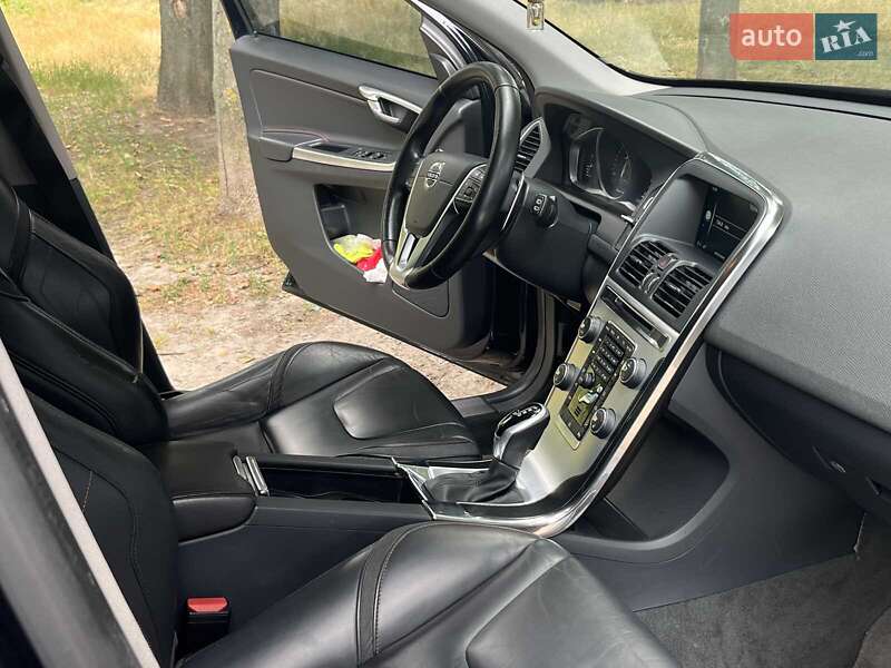 Внедорожник / Кроссовер Volvo XC60 2016 в Киеве
