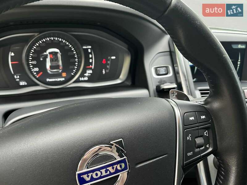 Внедорожник / Кроссовер Volvo XC60 2016 в Киеве