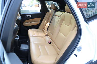 Внедорожник / Кроссовер Volvo XC60 2020 в 