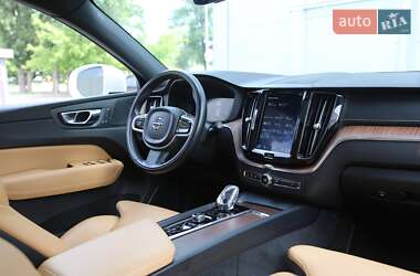Внедорожник / Кроссовер Volvo XC60 2020 в 
