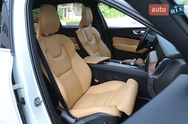Внедорожник / Кроссовер Volvo XC60 2020 в 